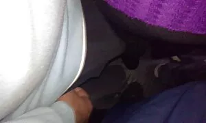 2 अजनबी द्वारा मेट्र ...
